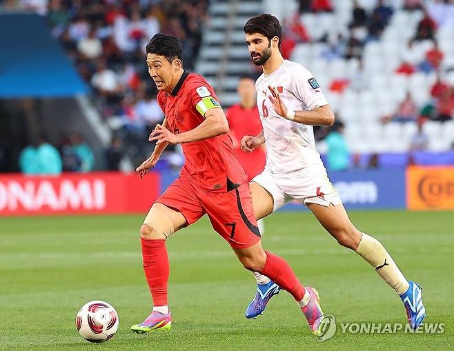 손흥민 '돌파!' (도하=연합뉴스) 한국이 20일 요르단과의 경기에서 16강 진출 조기 확정에 나선다.