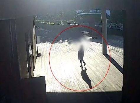 공원에 홀로 남겨진 A씨의 아들. 사진 제주경찰청