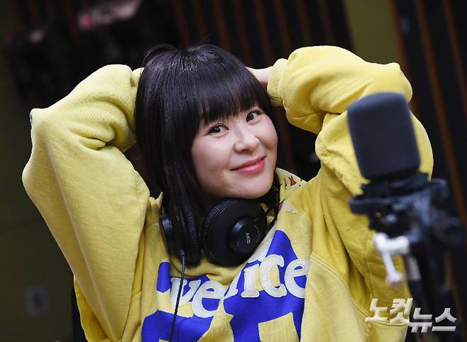 CBS 라디오 '최강희의 영화음악' DJ를 맡고 있는 배우 최강희가 16일 서울 양천구 CBS사옥에서 가진 인터뷰 당시 포즈를 취하고 있다. 황진환 기자