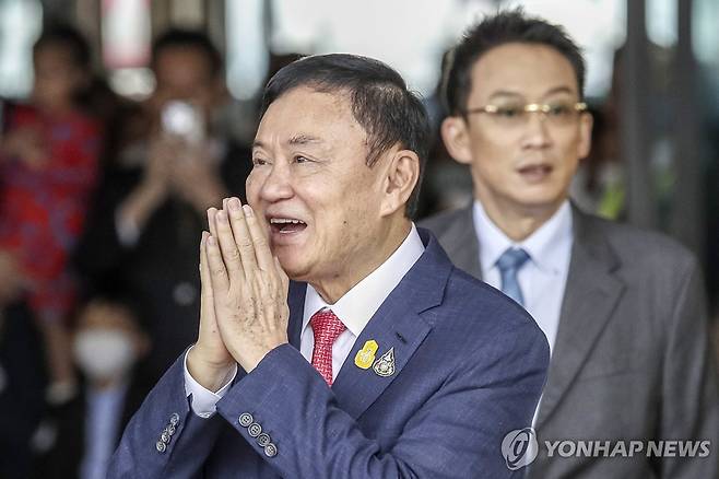 작년 8월 귀국하는 탁신 전 총리 [EPA 연합뉴스 자료사진. 재판매 및 DB 금지]