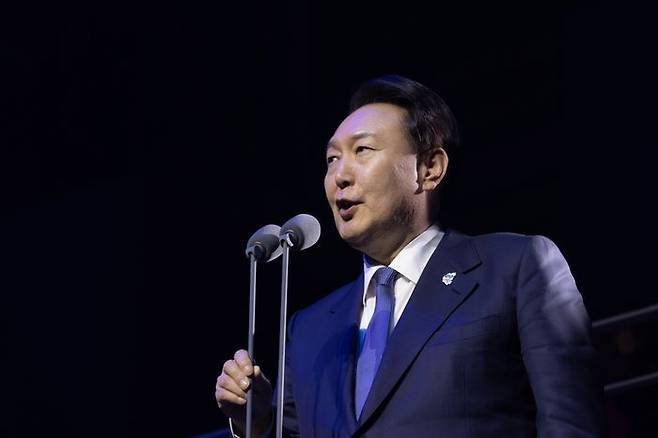 윤석열 대통령이 19일 강원도 강릉스피드스케이팅 경기장에서 열린 강원동계청소년올림픽 개회식에서 개회선언을 하고 있다. ⓒ대통령실/뉴시스