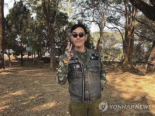 작년 1월 북부 치앙라이에서 포즈를 취한 몽콘 티라꼿 [AP=연합뉴스 자료사진. 재판매 및 DB 금지]