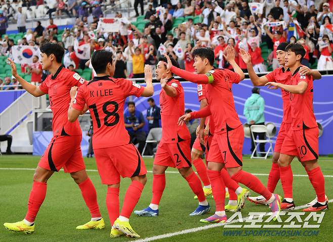 20일(현지시간) 카타르 도하 알투마마 스타디움에서 열린 2023 아시아축구연맹(AFC) 카타르 아시안컵 대한민국과 요르단의 경기. 손흥민이 선취골을 넣은 뒤 환호하고 있다. 도하(카타르)=박재만 기자 pjm@sportschosun.com/2023.01.20/