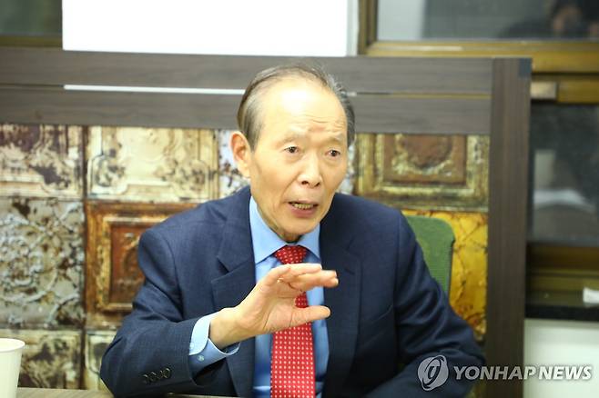 연합뉴스와 인터뷰 중인 장기표 대표 [촬영 홍지희]