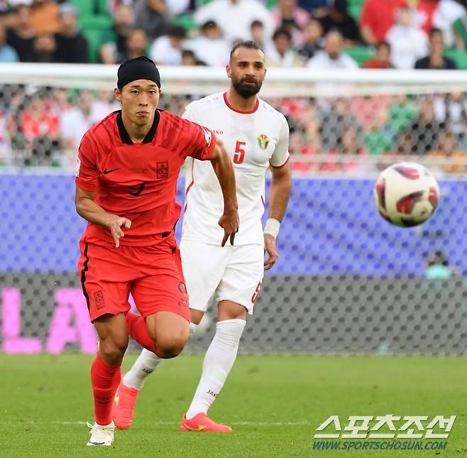 20일(현지시간) 카타르 도하 알투마마 스타디움에서 열린 2023 아시아축구연맹(AFC) 카타르 아시안컵 대한민국과 요르단의 경기. 조규성이 돌파를 시도하고 있다. 도하(카타르)=박재만 기자 pjm@sportschosun.com/2023.01.20/