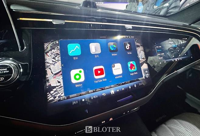 메르세데스-벤츠 E클래스 14.4인치 센터페시아 디스플레이 모습. 멜론, 유튜브 등을 실행할 수 있으며 차량 내에 5G 통신 모듈이 장착됐다. (사진=조재환 기자)