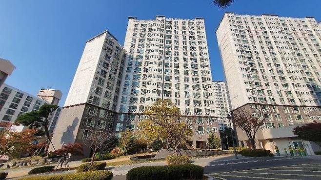 민간 임대 아파트는 공공 임대보다 권리관계가 복잡하지 않다. 군산 하나리움시티 모습. /지지옥션 제공