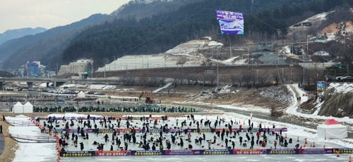 홍천강 꽁꽁축제. [사진 출처 = 연합뉴스]