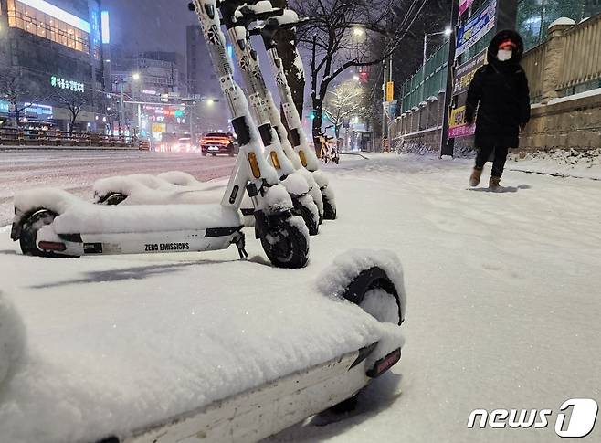 22일 대설주의보가 내려진 충남 천안에 8㎝ 이상의 많은 눈이 내렸다. 2024.1.22. /뉴스1ⓒNews1 이시우 기