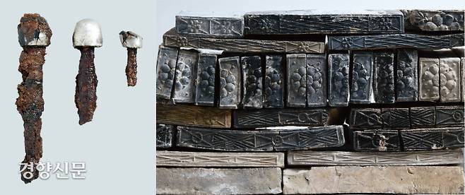 29호분의 재발굴에서 확인된 유물들. 관을 장식한 못과 연꽃무늬·동전무늬 전돌이 보인다. 무령왕릉과 6호분 등 인근 고분 및 다른 지역 고분의 출토유물과 비교하면 29호분은 6세기 중엽 조성된 것으로 짐작된다.|국립부여문화재연구소 제공