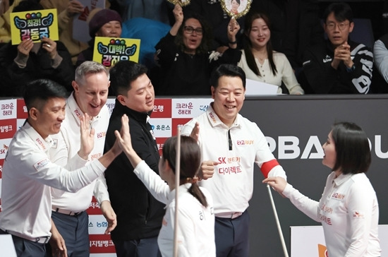 SK렌터카가 22일 저녁 경기도 고양 ‘킨텍스PBA스타디움’에서 열린 ‘웰컴저축은행 PBA 팀리그 23/24 포스트시즌’ 플레이오프B 3차전에서 크라운해태에 승리, 파이널 진출까지 1승만을 남겨두게 됐다. (사진= PBA)