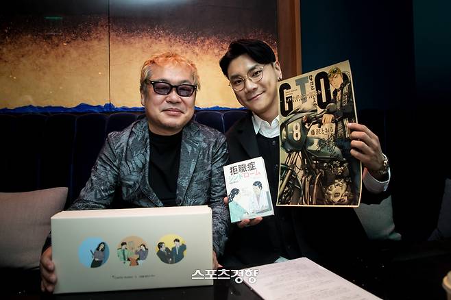 일본 만화가 후지사와 토오루(왼쪽)과 양경수 작가가 17일 서울 서교동 라이즈오토그래프컬렉션에서 스포츠경향과 만나 인터뷰를 하고 있다. 사진 이선명 기자 57km@kyunghyang.com