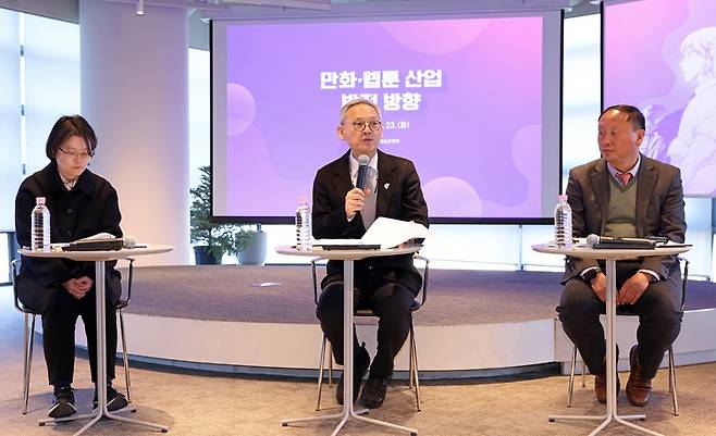 유인촌 문화체육관광부 장관이 23일 서울 종로구 아트코리아랩에서 만화·웹툰 산업 발전 방향을 발표하고 있다. (사진=문화체육관광부)