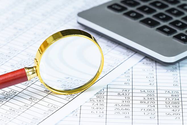 우리나라 근로소득세 세수는 1억원 이상 근로소득자가 전체의 62.7%(2022년 귀속)를 책임지는 구조다. 1억원 이상 근로소득자는 전체 근로소득자의 6.4%에 그친다. 클립아트코리아