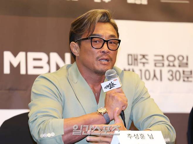 이종격투기선수 추성훈이 3일 오전 서울 마포구 상암동 스탠포드호텔에서 열린 MBN 새 예능 '더 와일드' 제작발표회에 참석해 인사말을 하고 있다.'더 와일드'는 세 명의 '와일더'들이 국내 최초로 광활하고 장엄한 캐나다 국립공원 투어를 직접 계획하고 여행하는 '본격 DIY 어드벤처 리얼리티' 여행 예능 프로그램.오는 5일 밤 10시 30분 첫 방송.서병수 기자 qudtn@edaily.co.kr /2024.01.03/