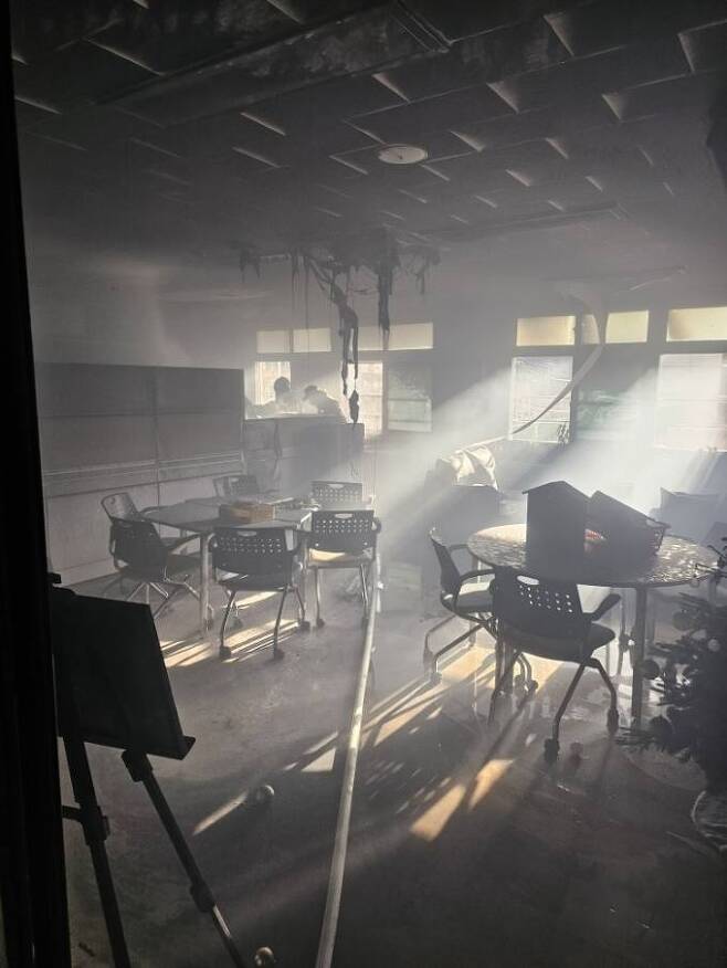 23일 오후 3시 49분께 경북 구미시 봉곡동 한 중학교 2층에서 불이 나 18분 만에 진화됐다. (경북소방본부 제공) 2024.01.23