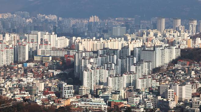 서울 중구 남산에서 바라본 서울 시내 아파트 밀집 지역의 모습. [연합]