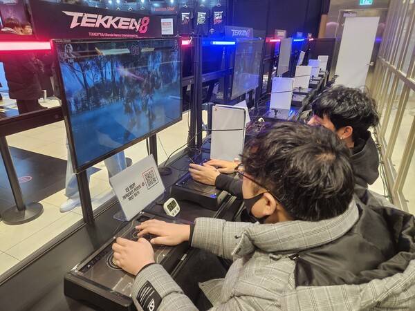 - 오락실 세대에게 다소 익숙한 스틱