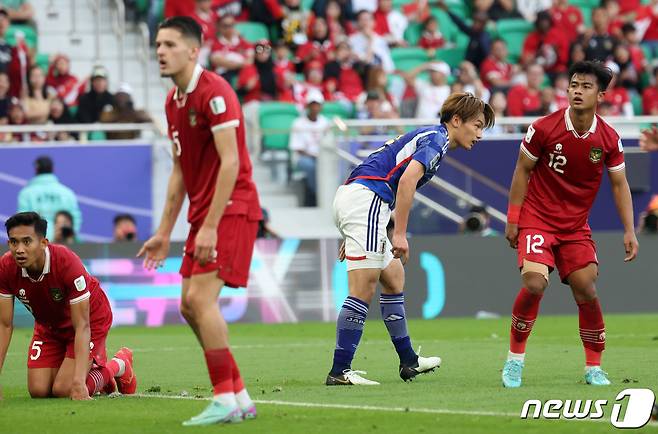 일본 우에다 아야세가 24일(현지시간) 카타르 도하 알투마마 스타디움에서 열린 2023 아시아축구연맹(AFC) 카타르 아시안컵 조별리그 D조 조별리그 3차전 일본과 인도네시아의 경기에서 인도네시아 허브너의 자책골을 유도한 후 기뻐하고 있다. 2024.1.24/뉴스1 ⓒ News1 김성진 기자