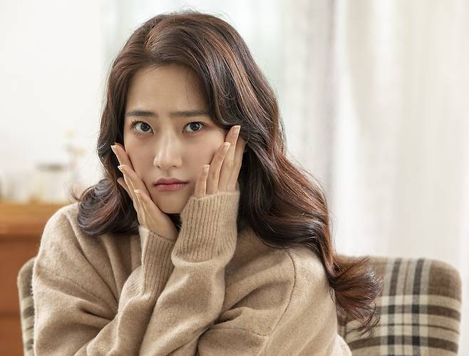 겨울철 건조해진 피부를 되살리려면 로션보다는 크림 같은 진한 보습제를 바르는 게 좋다​./사진=클립아트코리아