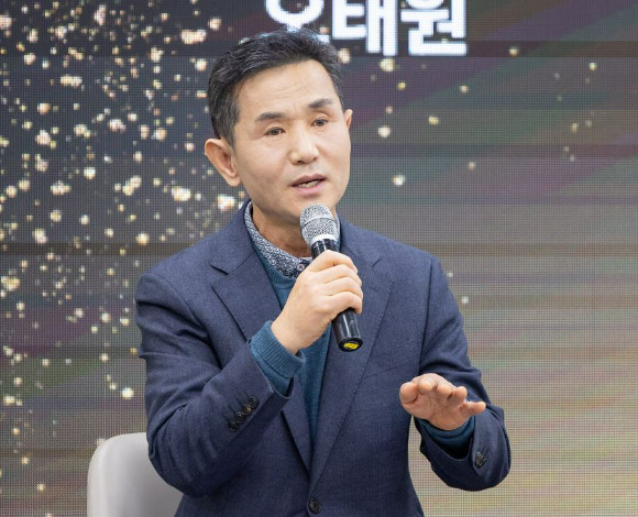 '발달 장애인 부모'와 관련해 막말을 내뱉어 논란이 된 오태원 부산 북구청장이 24일 공식 사과했다. 사진은 오태원 부산 북구청장. [사진=오태원 구청장 SNS]