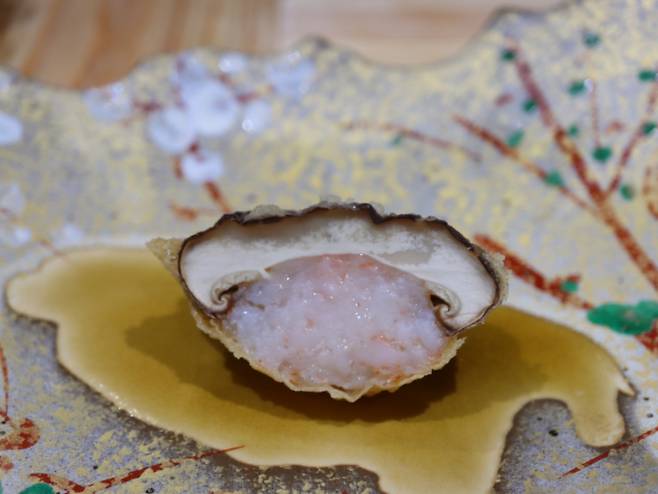 키이로의 새우살을 채운 표고튀김. /사진=다이어리알