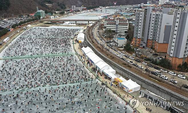 화천산천어축제 휴일 인파 [화천군 제공.재판매 및 DB 금지]