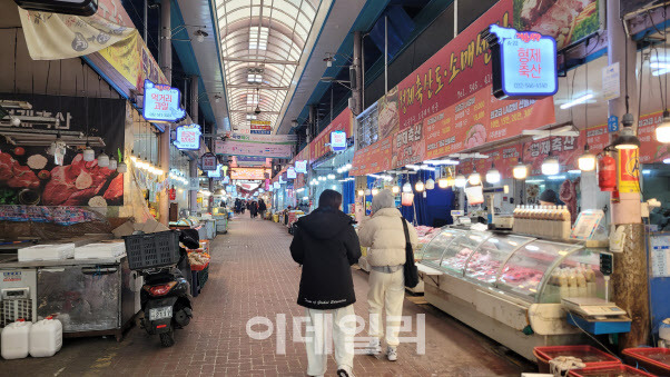 지난 19일 방문한 인천 계양구 계산전통시장이 손님이 거의 없어 한적한 모습이다.(사진=김혜선 기자)