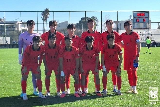 한국 올림픽축구대표팀이 러시아 1부 팀에 1-2로 졌다.