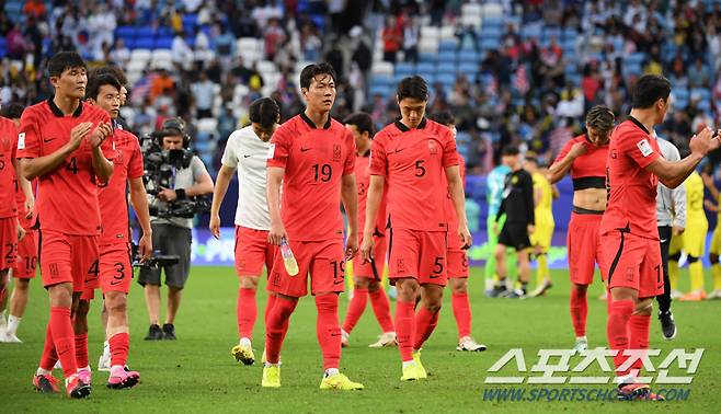 25일(현지시간) 카타르 알와크라 알자누브 스타디움에서 열린 2023 아시아축구연맹(AFC) 카타르 아시안컵 대한민국과 말레이시아의 경기. 무승부를 기록한 대한민국 선수들이 아쉬워하고 있다. 알와크라(카타르)=박재만 기자pjm@sportschosun.com/2023.01.25/