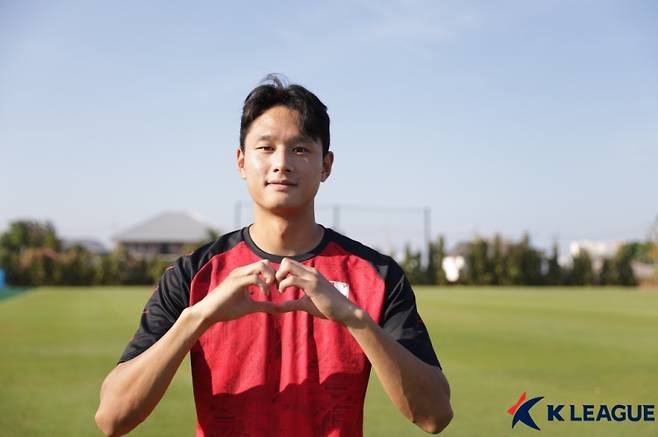 1월 태국 후아힌의 트루아레나에서 전지훈련을 소화 중 기념촬영을 하고 있는 김찬. 사진=프로축구연맹