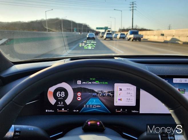 제네시스 G80의 와이드 모니터는 다양한 기능을 구현한다. /사진=박찬규 기자