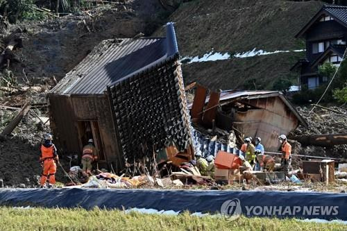 노토반도 강진에 뒤집힌 일본 주택 [AFP 연합뉴스 자료사진. 재판매 및 DB 금지]