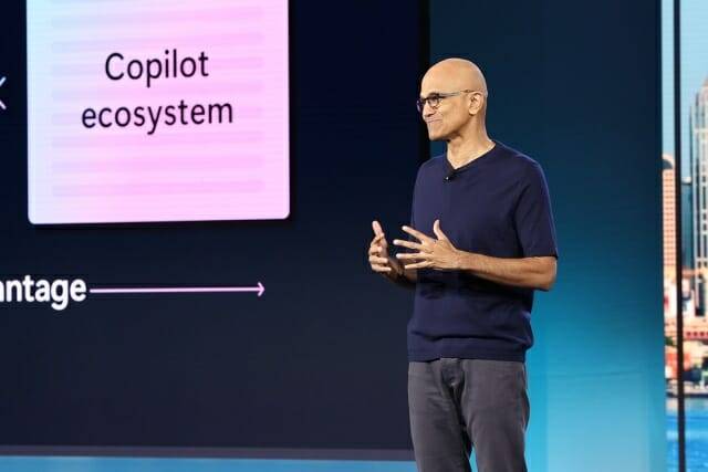 사티아 나델라 마이크로소프트 회장 겸 CEO가 인스파이어2023 기조연설을 하고 있다.