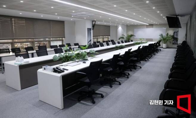 서울 강남구 아주IB투자 대회의실. 50여명을 수용할 수 있는 좌석이 마련돼 있다. 사진=김현민 기자 kimhyun81@