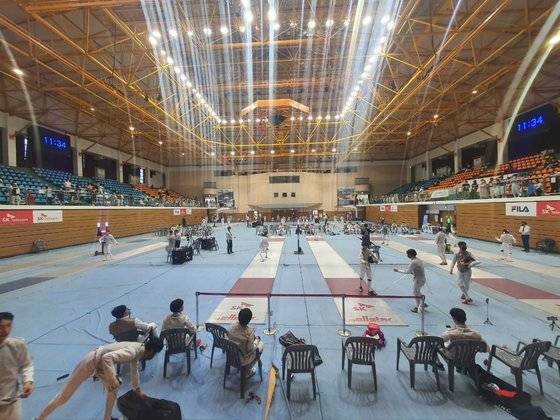 충북 제천시에서 지난해 6월에 열린 '제61회 전국 남녀 종별펜싱선수권대회 및 2023 펜싱클럽 코리아 오픈대회' 모습 [사진 제천시])