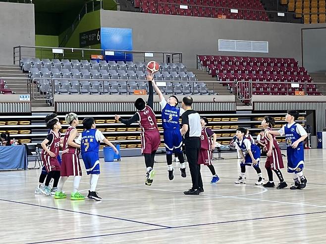 지난해 12월 경북 상주시에서 열린 유소년 농구대회의 경기 모습.