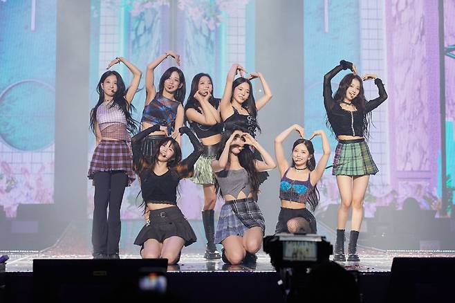 [서울=뉴시스] 프로미스나인. (사진 = 플레디스 엔터테인먼트 제공) 2024.01.27. photo@newsis.com *재판매 및 DB 금지