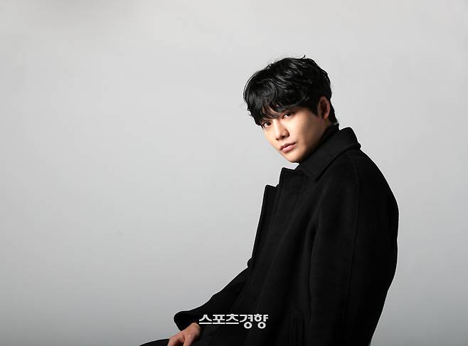 KBS2 일일드라마 ‘우아한 제국’에 출연한 배우 강율이 16일 스포츠경향과 인터뷰에 앞서 포즈를 취하고 있다. 2024.1.16. 정지윤 선임기자