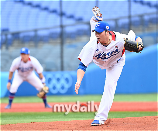 김민우가 도쿄올림픽에서 역투하고 있다 / 요코하마(일본) 유진형 기자 zolong@mydaily.co.kr