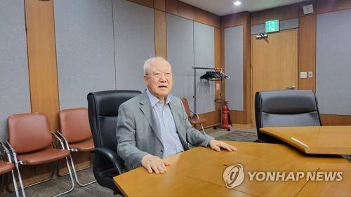 연합뉴스와 인터뷰 중인 박재갑 전 국립암센터 원장 [본인 제공]