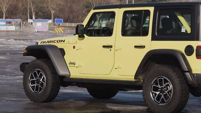 33인치 AT 타이어를 품은 신형 랭글러