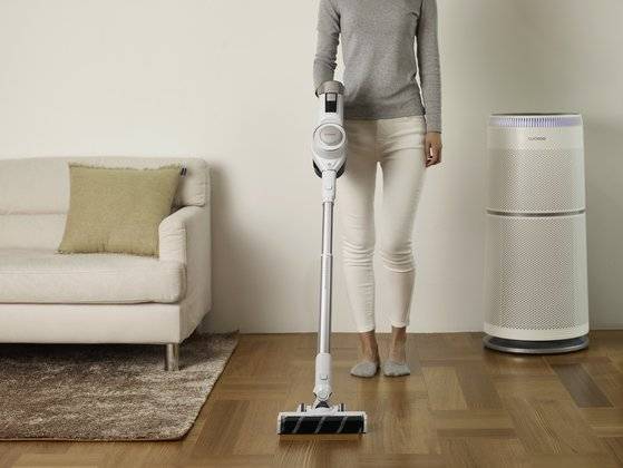 쿠쿠의 무선 청소기와 공기 청정기. 사진 쿠쿠