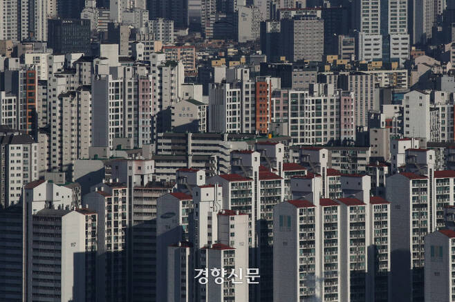 이사 안 가는 사람들…서울 아파트 매매·전세·월세 ‘트리플 감소’