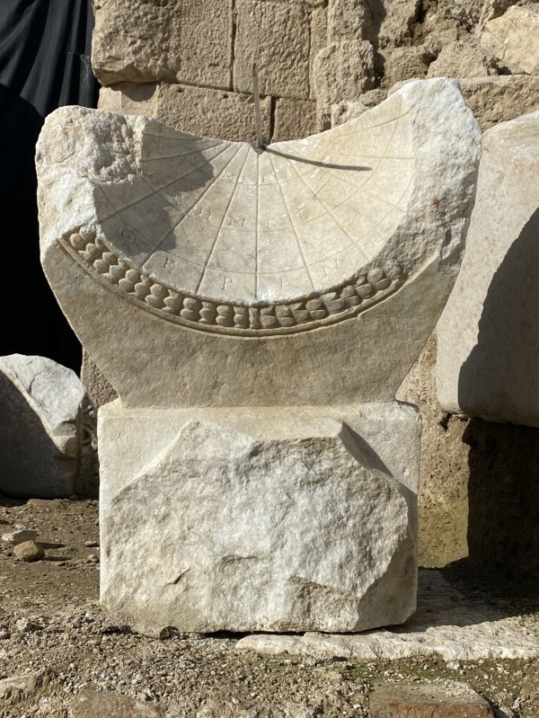 터키 고대 도시 아나톨리아에서 발견된 해시계