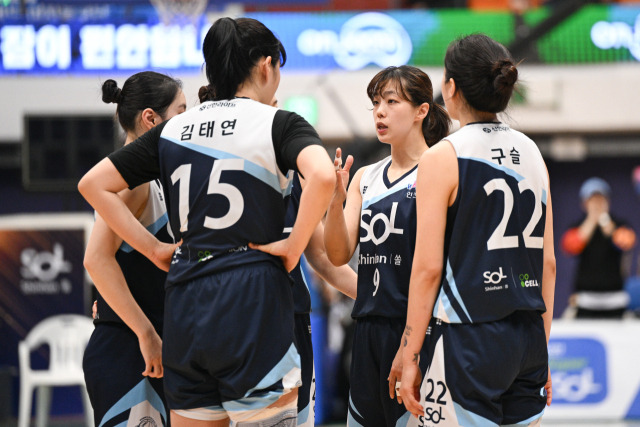 인천 신한은행 에스버드가 부산 BNK 썸을 꺾고 3연승 행진을 이어갔다./WKBL