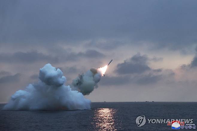 북한 김정은, 잠수함발사순항미사일·핵잠수함 건조 지도 (평양 조선중앙통신=연합뉴스) 김정은 북한 국무위원장이 지난 28일 잠수함발사순항미사일(SLCM) 시험발사를 지도하고 핵잠수함 건조 사업을 둘러봤다고 조선중앙통신이 29일 밝혔다.2024.1.29 
    [국내에서만 사용가능. 재배포 금지. For Use Only in the Republic of Korea. No Redistribution] nkphoto@yna.co.kr