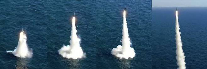우리나라가 독자 개발한 잠수함발사탄도미사일(SLBM)이 2021년 9월 15일 도산안창호함(3000t급)에 탑재돼 수중에서 발사되고 있다. 이날 발사시험은 국방과학연구소(ADD) 종합시험장에서 문재인 대통령을 비롯해 정부와 군의 주요 인사들이 참석한 가운데 이뤄졌다. SLBM은 잠수함에서 은밀하게 운용할 수 있으므로 전략적 가치가 높은 전력이다. 한국은 세계 7번째 SLBM 운용국이 됐다./국방부 제공