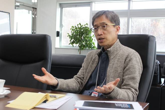 홍승우 기초과학연구원 중이온가속기연구소 초대 소장. 홍 소장은 라온을 한국 기초과학의 인천상륙작전과 같은 성과라는 민동필 서울대 명예교수의 말을 언급하며 라온 덕분에 한국 과학계의 위상도 높아졌다고 설명했다./중이온가속기연구소