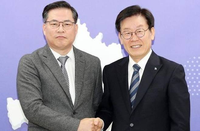 유동규(왼쪽) 전 성남도시개발공사 기획본부장과 이재명 더불어민주당 대표.ⓒ뉴시스